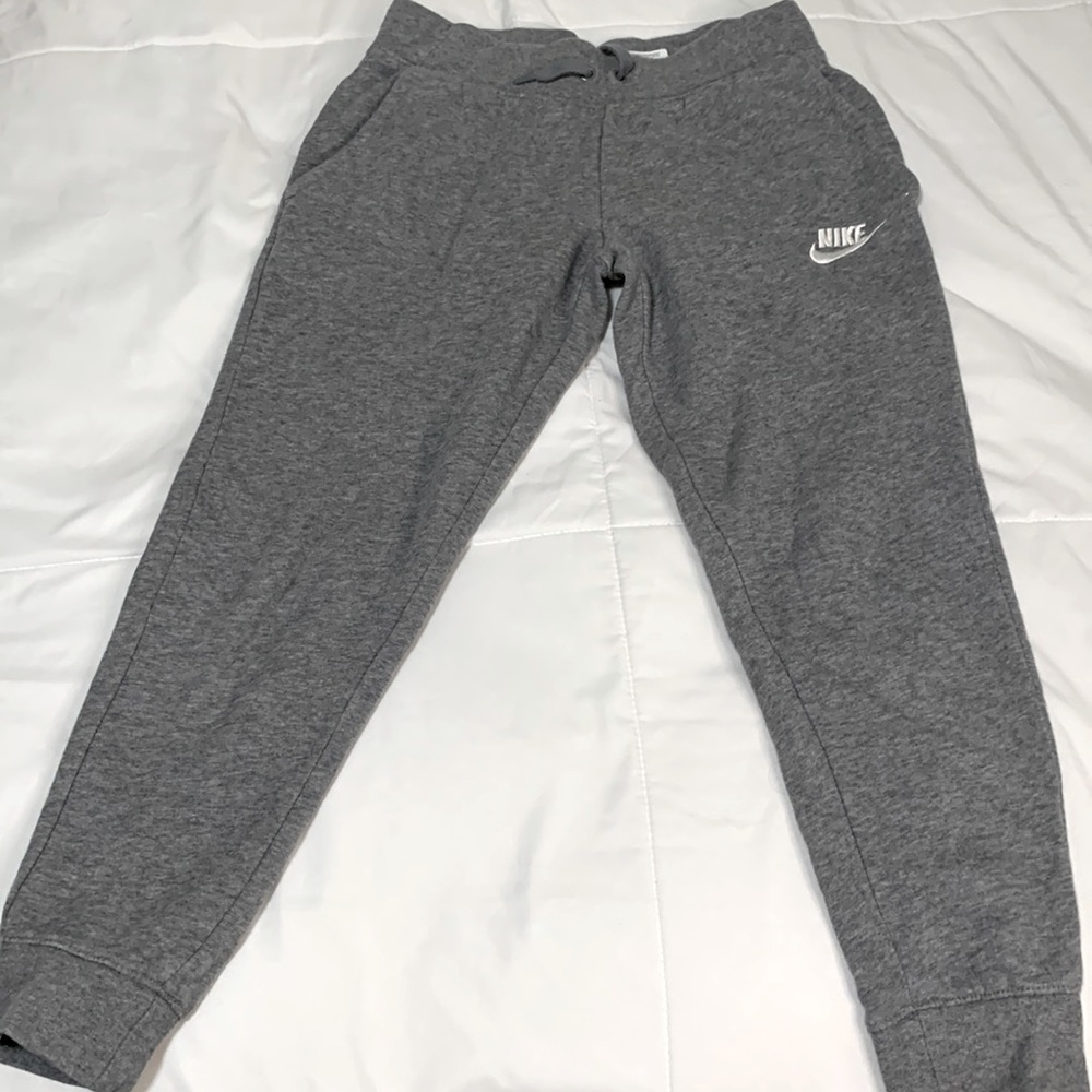 Kid’s Nike Club Joggers in Grey